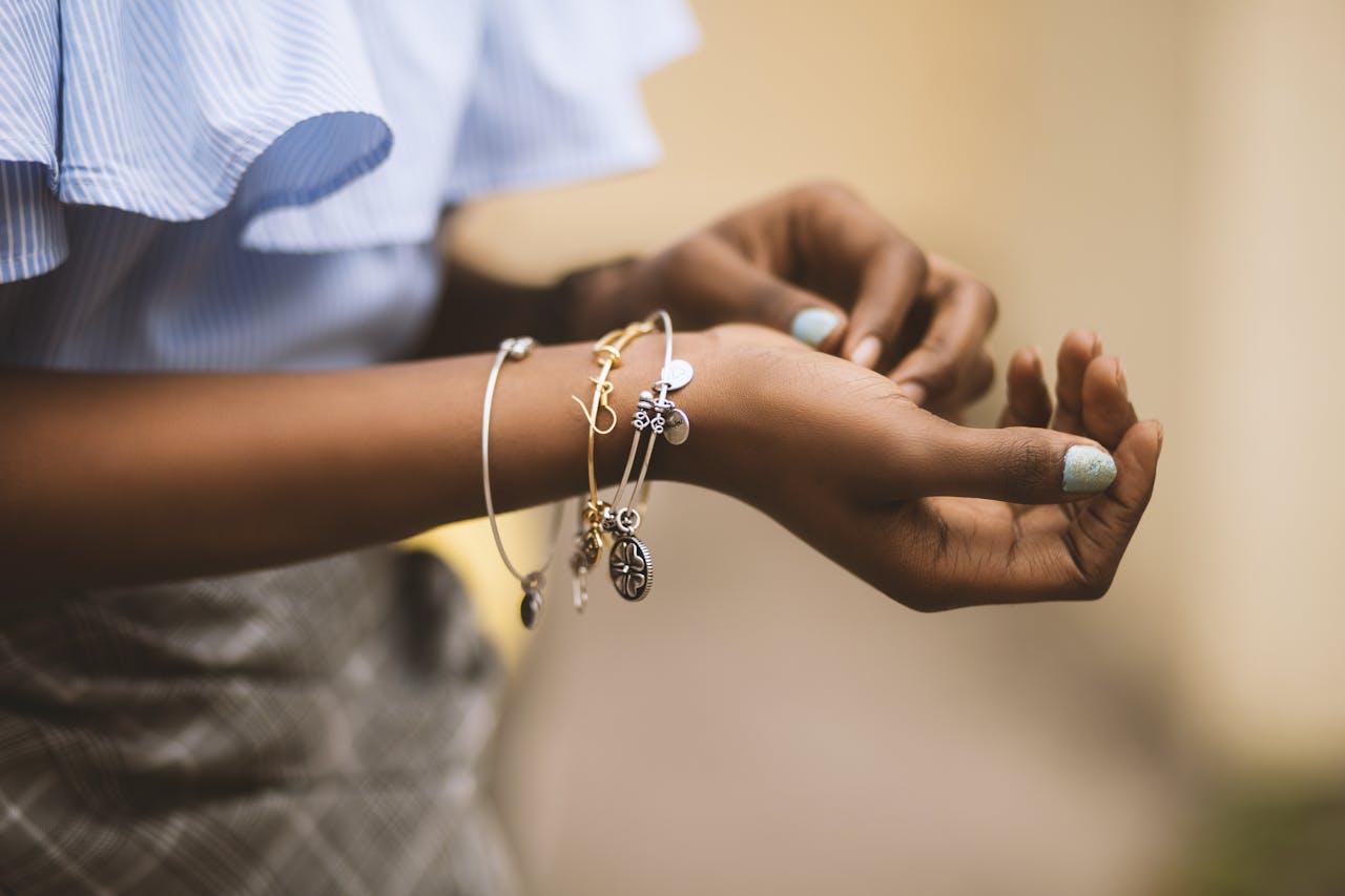 Handgelenk mit Schmuck