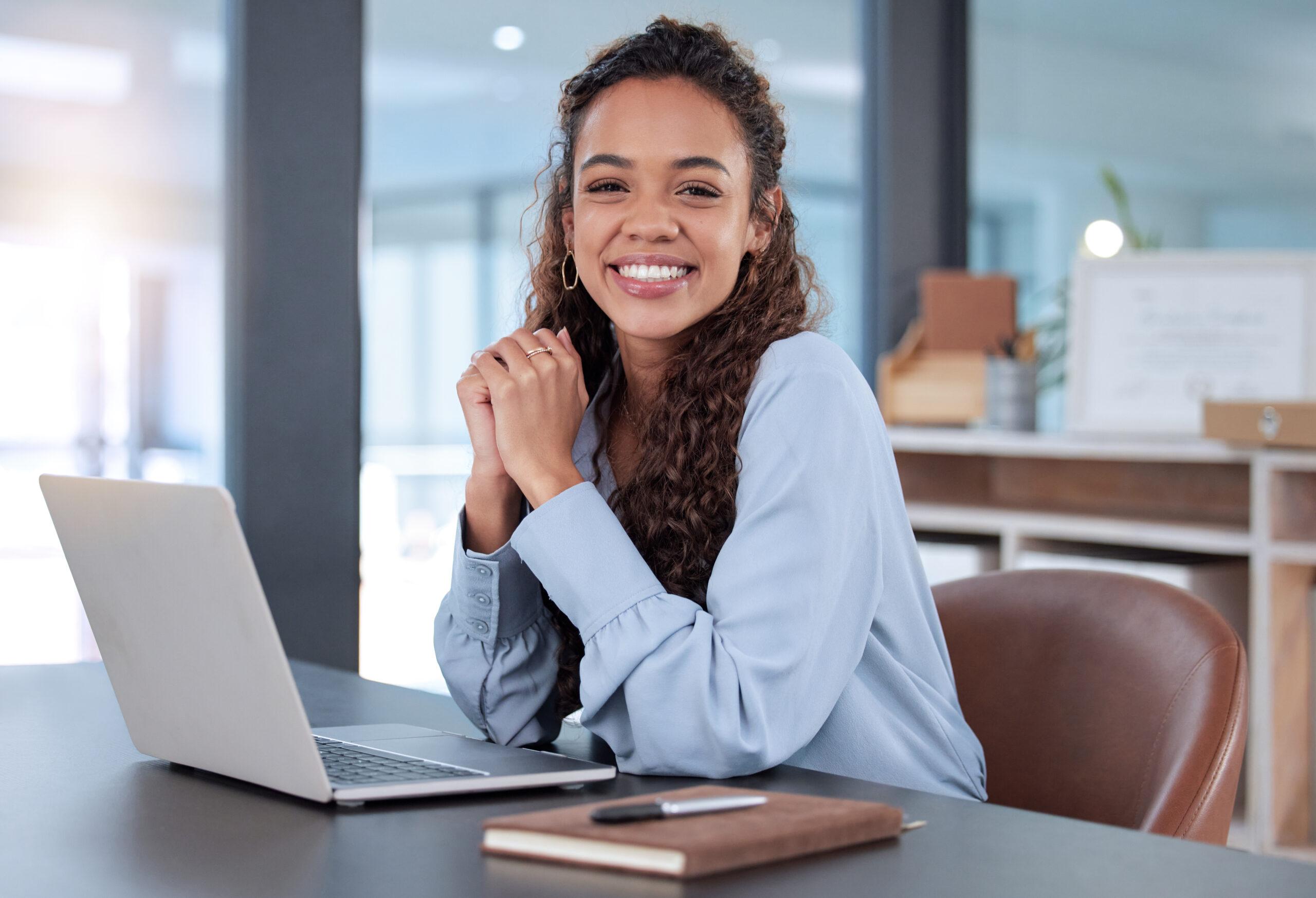 Business Frau am Laptop