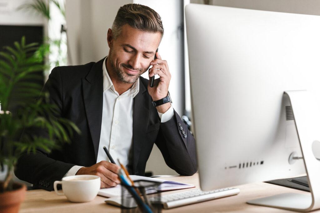 Business Mann bei der Arbeit